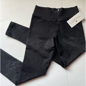 Spiritual Gangster Nylon Spandex Black with white design leggings XS/S